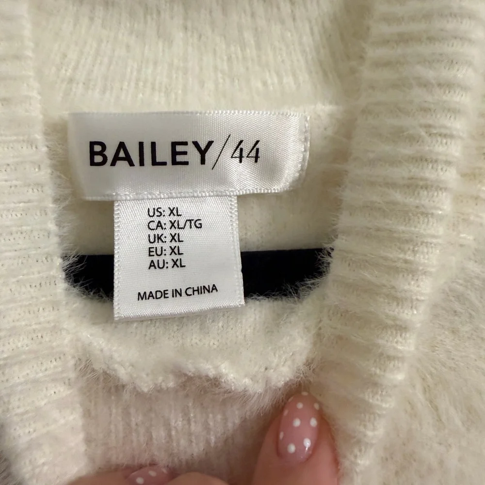 Soft Ivory Short-Sleeve Mock Neck Sweater - Picture 4 of 6